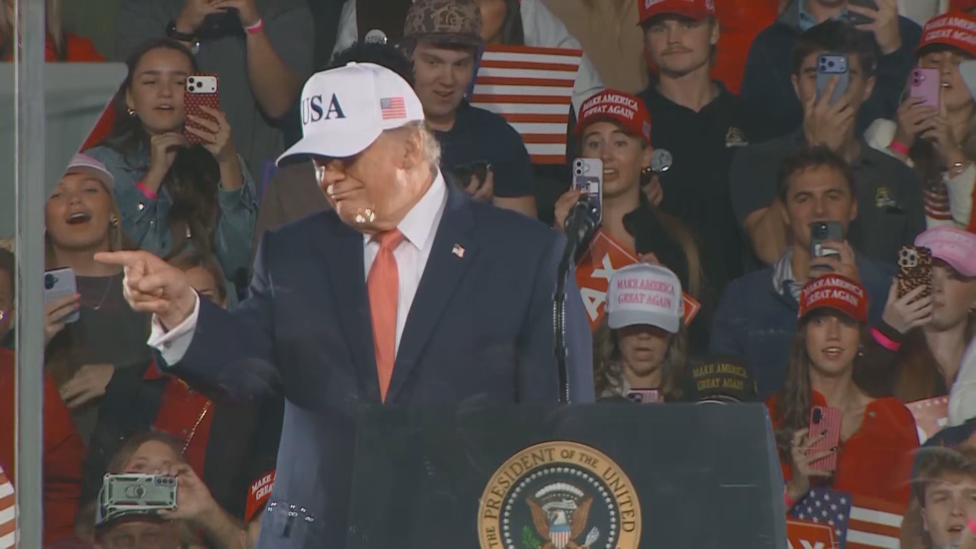 Trump promises cash payments to voters before midterms